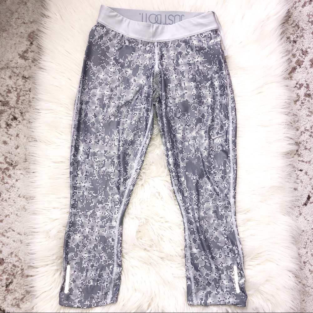 NWOT Dri-Fit Nike Capri leggings size Small
